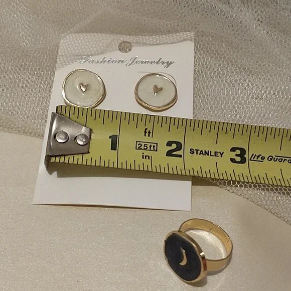 Pretty Enamel Earring Set with a bonus Ring! - Picture 7 of 10